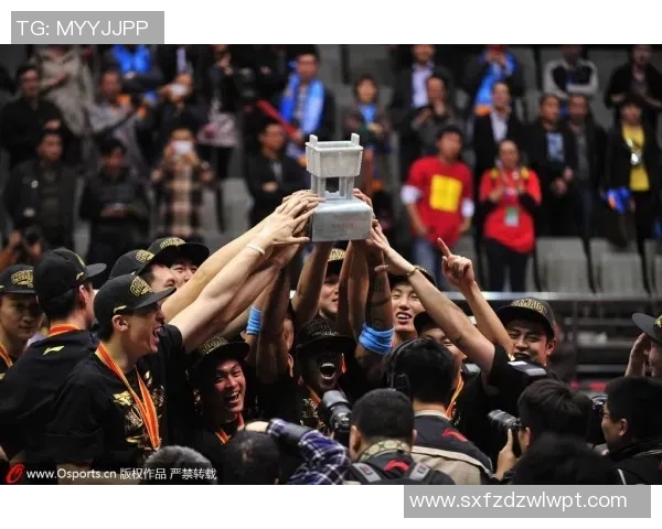 热火赛后更衣室视频展现联盟最佳团队氛围