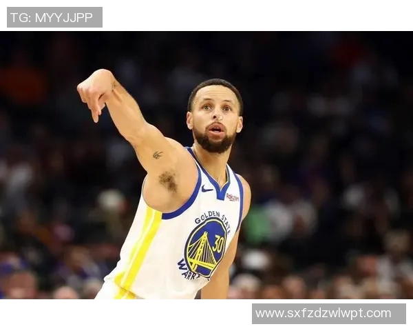 杀人诛心！库里侧翼接球 超远三分轰进带队稳住局势