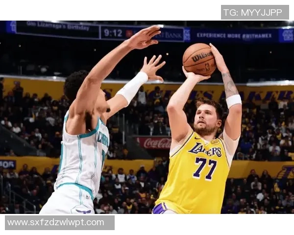 湖人主场141116大胜老鹰终结3连败！詹姆斯31+9+10，东契奇27+12